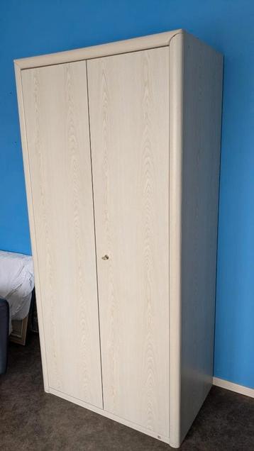 kledingkast met bovenkast gratis