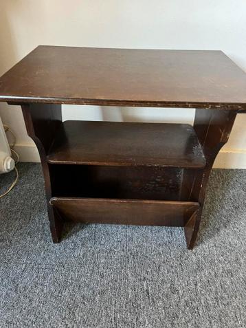 Houten tafeltje krantenbak gratis