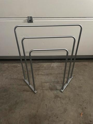 Metalen ondergoed, t-shirt of eventueel handoek-rek.