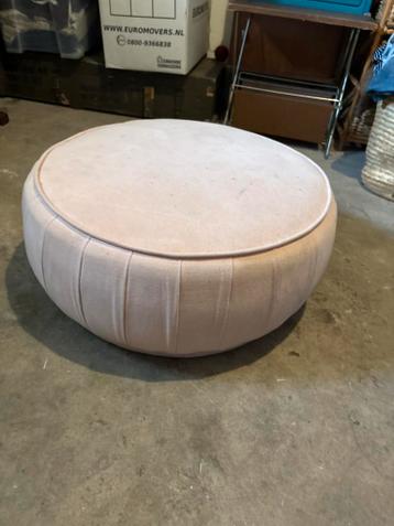 Roze poef gratis mee te nemen