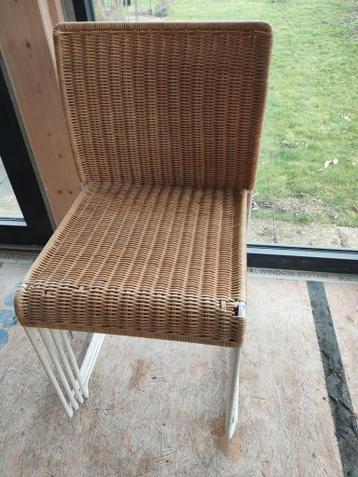 Rieten stoelen met ijzeren frame