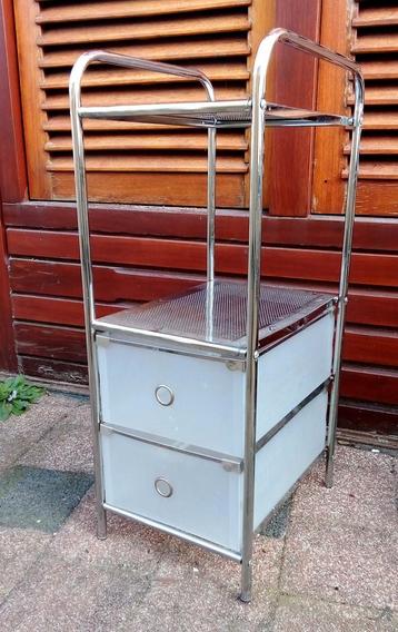 Gratis badkamerrekje /opberg rekje met 2 lades en 2 schappen