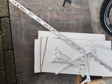 Gratis houten plankjes (4 stuks) voor in de schuur