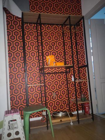 Gratis meubel: Open kast/rek met haken