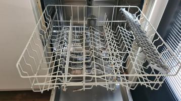 Gezocht: vaatwasserlade (rek / korf) onder en boven