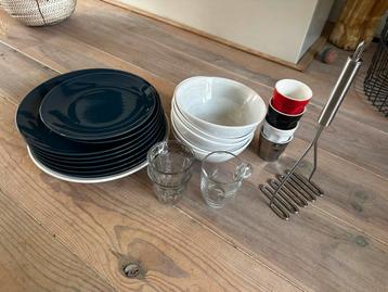 Borden, bekers, kopjes, bakjes