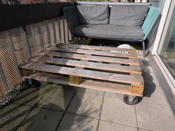 Pallet tafel op wielen