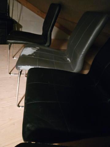 Gratis: 4x Zwarte, 2x Grijze Kunstleren Eetkamerstoelen