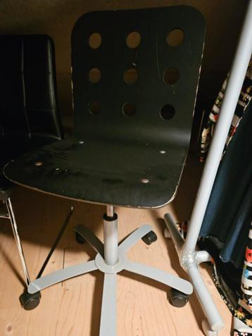 Zwarte bureaustoel met wielen - Gebruikt