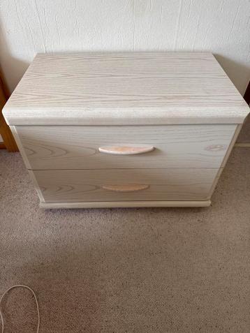 Nachtkastje 63x40