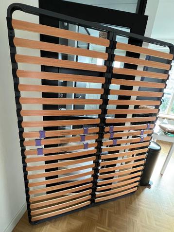 *GRATIS* bed frame