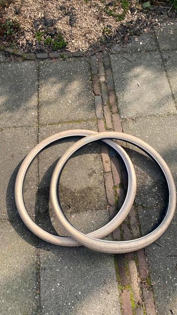2 witte fietsmanden- gratis