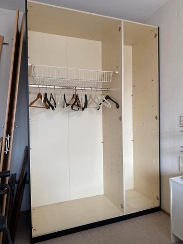 IKEA Kast 150x220 met 3 deuren, waarvan 1 spiegeldeur