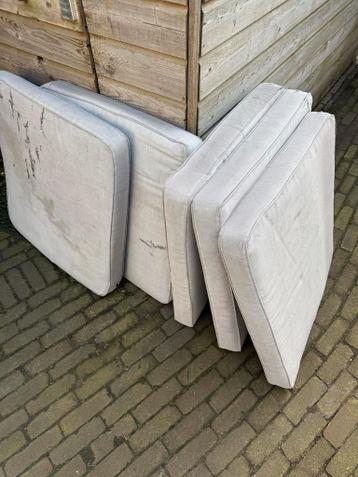 Gratis af te halen: Gebreide lounge tuinkussens (sommige stu