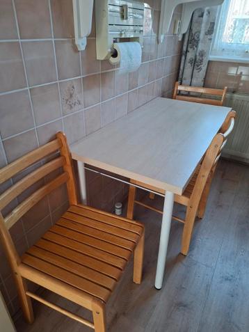 Eettafel met 4 stoelen - Ideaal voor kleine ruimtes