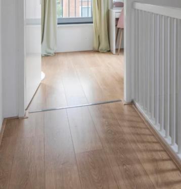 Laminaat ongeveer 75m2