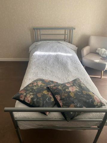 Eenpersoonsbed met lattenbodem (exclusief matras)