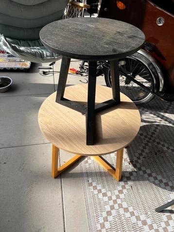 Bijzet tafeltjes moeten even schoon gemaakt worden