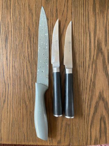 Snijmes en twee steakmessen