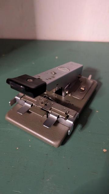 Fujica single 8 splicer. Bij afhalen