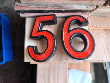 Te Huisnummers 5 en 6 rood met zwart kader