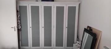 GRATIS!!Linnenkast, 2 nachtkastjes, sidetable en kast GRATIS