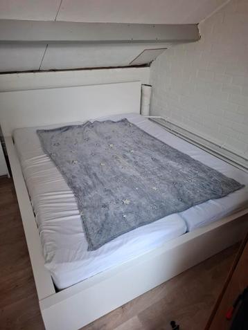 Twee persoonsbed met ladderbodem