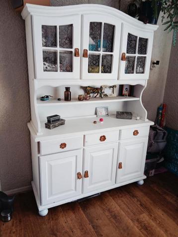 Gratis Buffetkast - Wit, met kanten inzet en verlichting