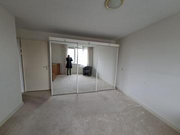 Schuifdeurkast met spiegeldeuren - Zelf demonteren