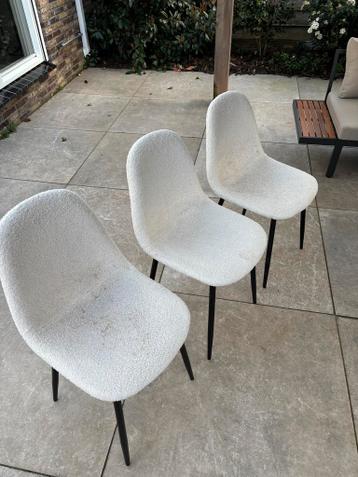 Witte stoelen kwantum/leenbakker