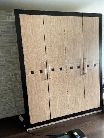 Gratis kast voor iemand die het goed kan gebruiken