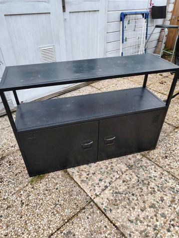 Metalen kastje/tv-meubel - 1.50m lang