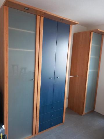 Gratis kledingkast met hang- leggedeelte en licht