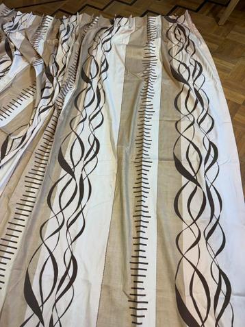 Drie gordijnen mooi afgewerkt met plooi