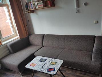 Gratis bruin/grijze hoekbank, ophalen voor 15 maart!