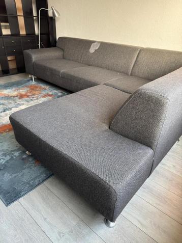 Gratis af te halen: Grote hoekbank, rookvrij en diervrij