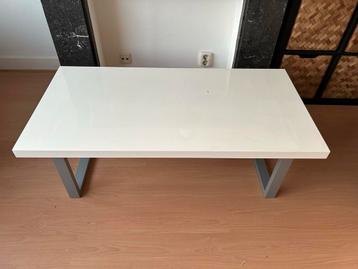 Witte salontafel met metalen poten - 120x60x40cm