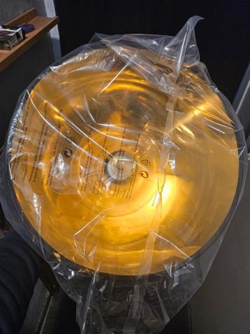 Nieuwe hanglamp met gouden binnenkant