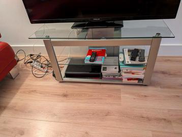 Gratis TV meubel met glazen platen en metalen frame