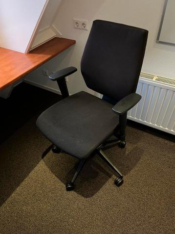 Zwarte Bureaustoel - Giroflex - gratis af te halen