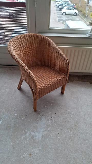 Gratis rieten stoel af te halen in Hellevoetsluis