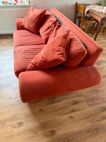 Comfortabele oranje bank - zit heerlijk!
