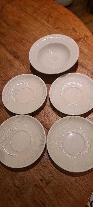 Gratis schaaltje en schoteltjes offwhite