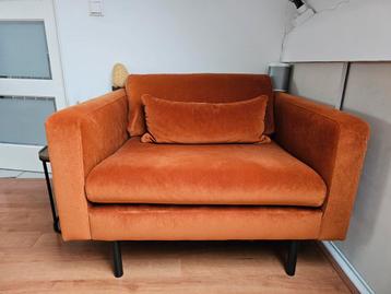 Oud oranje fluwelen loveseat - gratis