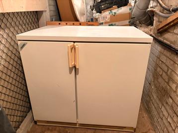 Koelkast met vriezer, niet meer werkend.