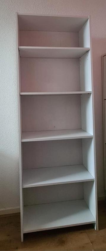 Gratis af te halen kast met legplanken