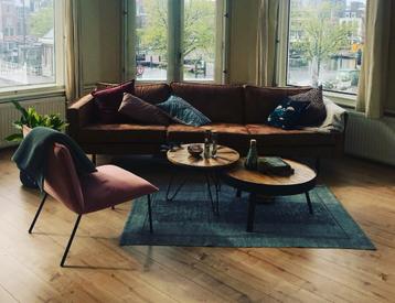 Lichterroze suede stoel