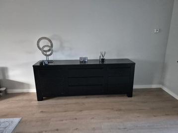 Zwart dressoir
