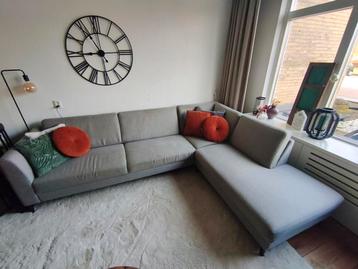 Hoekbank met gebruikssporen - gratis af te halen.