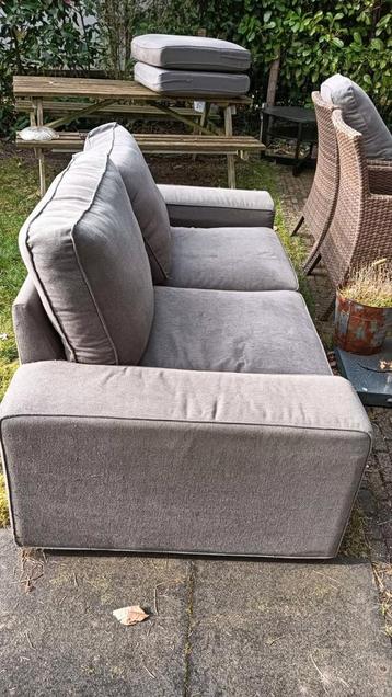 2x 2-zitsbanken en salontafel - Gratis af te halen